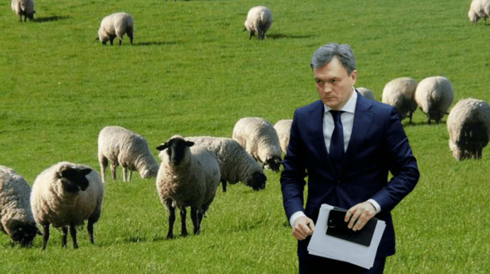 A crescut oi, iar acum este premier. Ce spune Dorin Recean despre copilăria sa